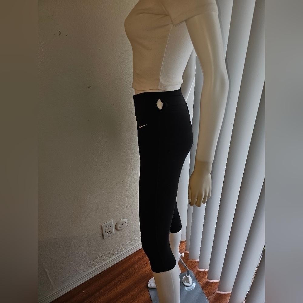 Nike Dri Fit Womens Capri Pant - Picture 3 of 9